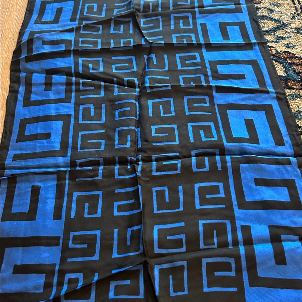 Givenchy pure silk scarf - Picture 3 of 4
